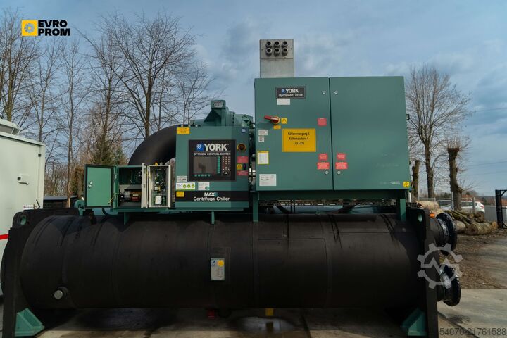 Kältemaschine Used Industrial chiller YORK YK CF CG Q7 5CK F 2200 kW