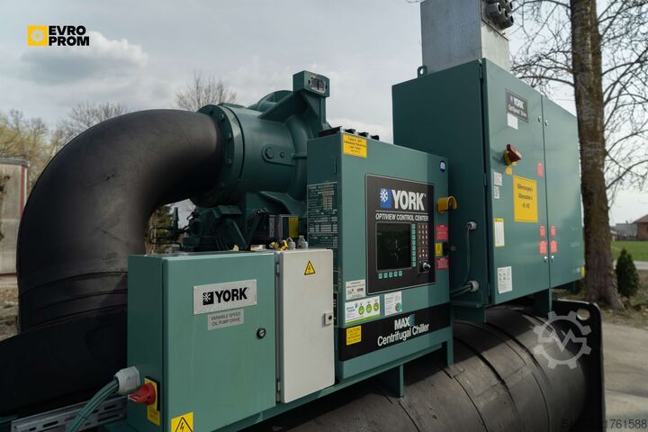 Kältemaschine Used Industrial chiller YORK YK CF CG Q7 5CK F 2200 kW