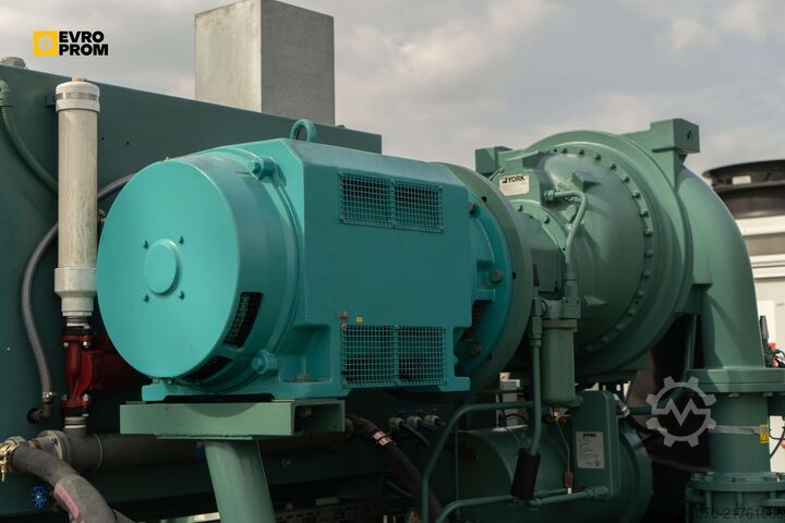 Kältemaschine Used Industrial chiller YORK YK CF CG Q7 5CK F 2200 kW