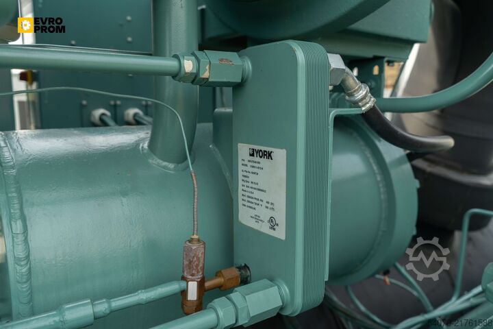 Kältemaschine Used Industrial chiller YORK YK CF CG Q7 5CK F 2200 kW