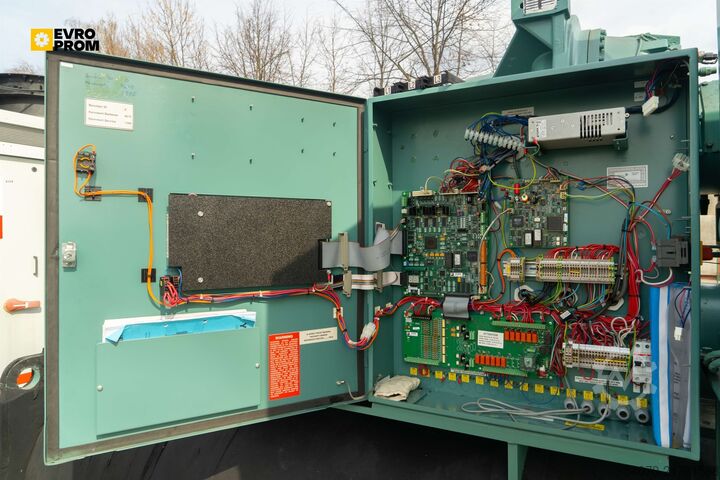 Kältemaschine Used Industrial chiller YORK YK CF CG Q7 5CK F 2200 kW
