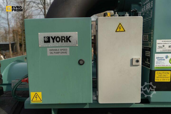 Kältemaschine Used Industrial chiller YORK YK CF CG Q7 5CK F 2200 kW