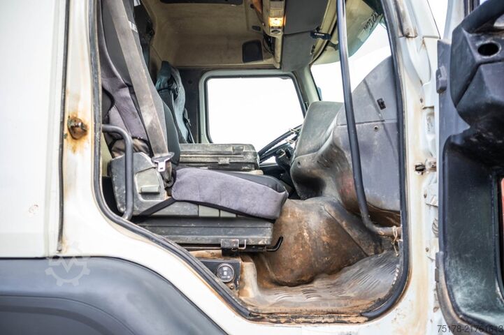 Tankfartyg RENAULT KERAX 370-6X4+16000L/5COMP