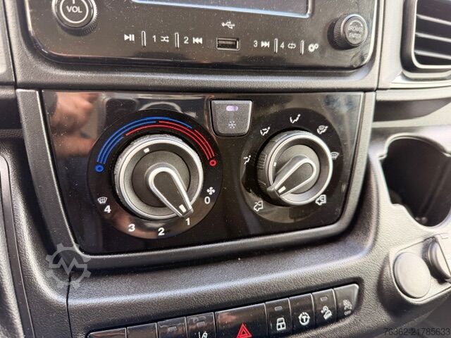 Hög och lång skåpbil FIAT Ducato Maxi L4H2 Klima Automatik Kamera