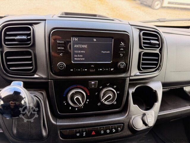 Hög och lång skåpbil FIAT Ducato Maxi L4H2 Klima Automatik Kamera