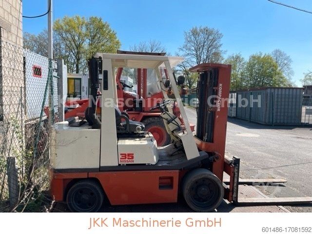 Carrello elevatore frontale NISSAN F35 U mit Gas und Benzin