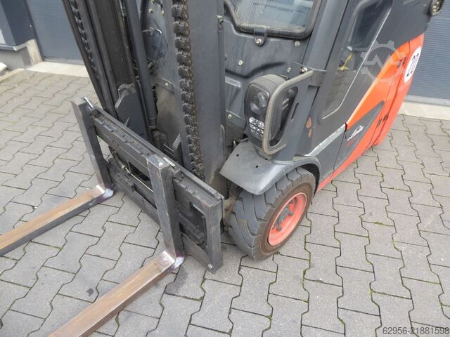 Electric 3-wheel forklift Linde E12