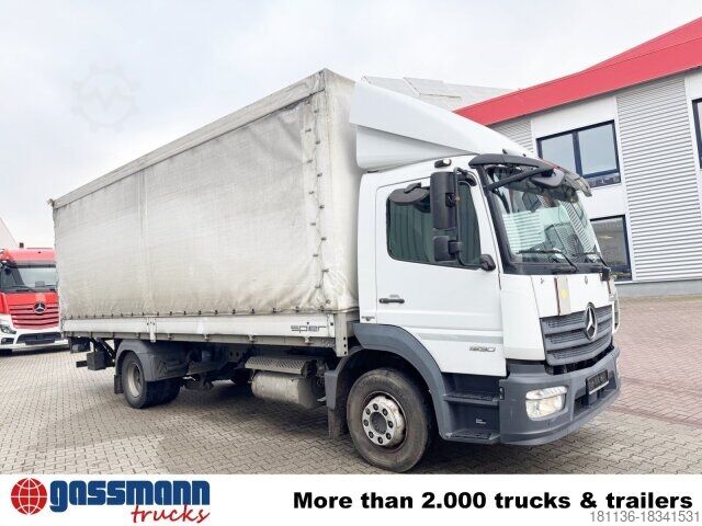 Düz kasa kamyon Mercedes-Benz Atego 1530 L 4x2 mit LBW Dhollandia