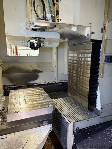 Vertikales Bearbeitungszentrum mit Schwenkpalettensystem Hyundai WIA i-Cut 380 MD