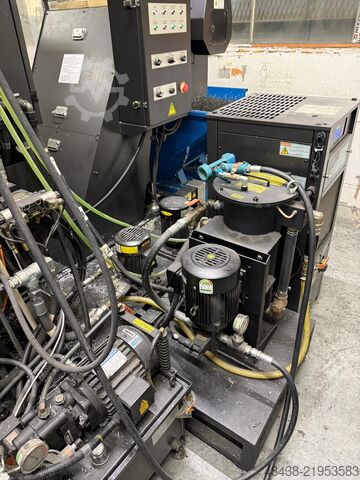 Vertikales Bearbeitungszentrum mit Schwenkpalettensystem Hyundai WIA i-Cut 380 MD