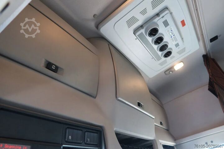 Box body DAF CF 410 Bak+Klep Dhollandia 2.000 kg Slaapcabine