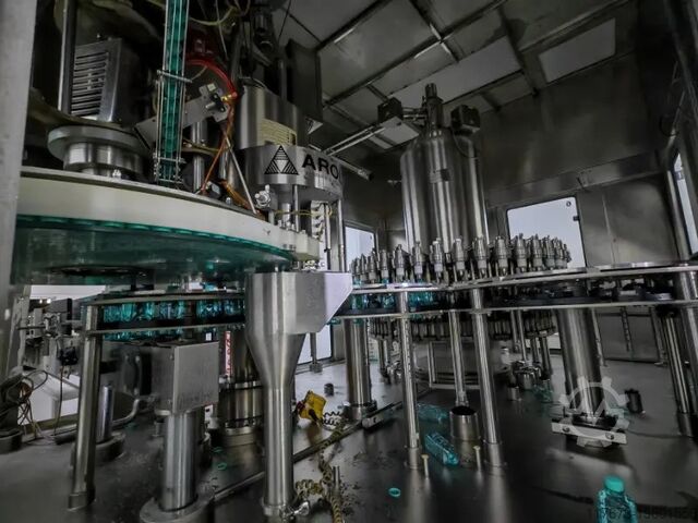 Polovna punilica SIDEL za negaziranu vodu u PET bocama, kapaciteta 25200 boca/čas. AF (Ateliers François) 