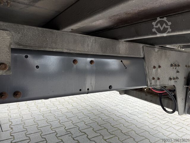 Macara montată pe camion Volvo FL250.16 HMF 875 K3