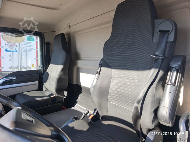 Dobozos teherautó MAN 12.220 TGL