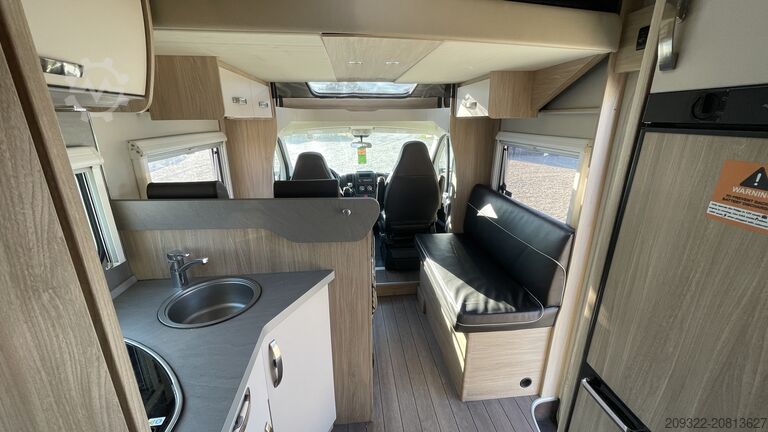 Półzintegrowany kamper Fiat Ducato Carasuite 650 MF 5 | 5 Posti Letto | Semintegrato
