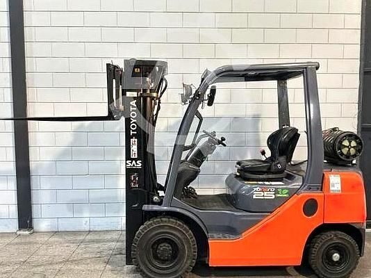 Empilhador Toyota 02-8 FGF 25