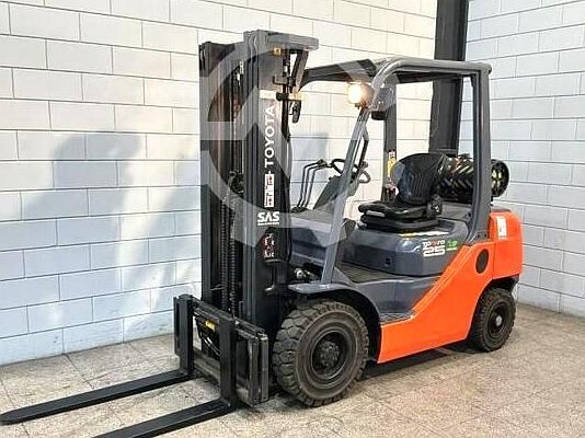 Empilhador Toyota 02-8 FGF 25