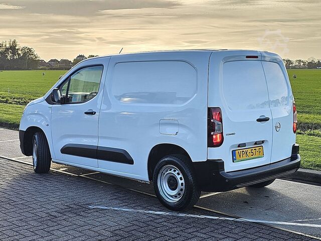 OPEL COMBO 1.5 climatisation, navigation, porte latérale, radars de stationnement OPEL COMBO 1.5 airco, navi, zijdeur, pdc