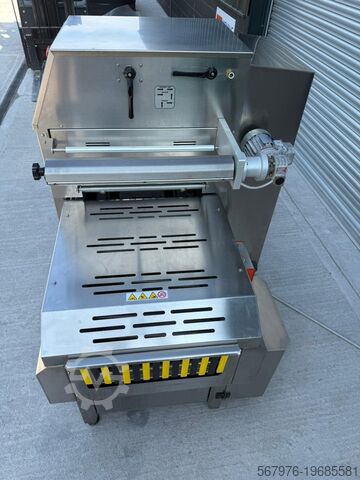 Seladora de tabuleiros Ilpra Foodpack SPEEDY PN10 Inline Sealer