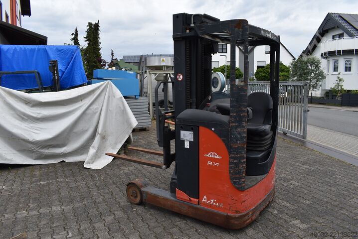 Empilhador retrátil Linde R14