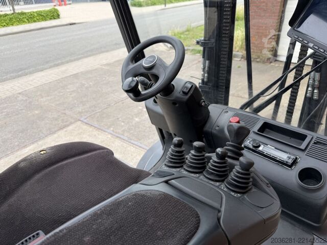 Electric 4-wheel forklift Linde E35L-01