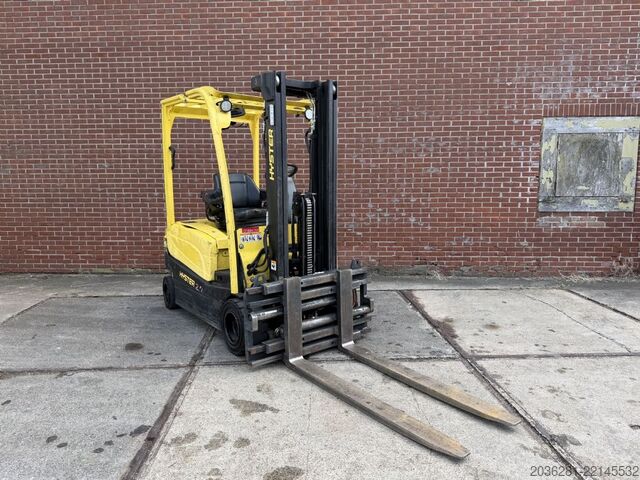 Electric 4-wheel forklift Hyster J2.0XN LWB