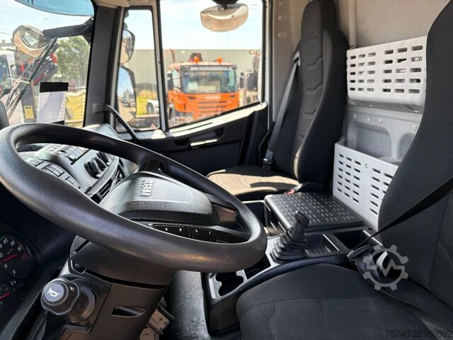 Kufr Iveco 120E 210 + DHOLLANDIA LAADKLEP + EURO 6 + 12T