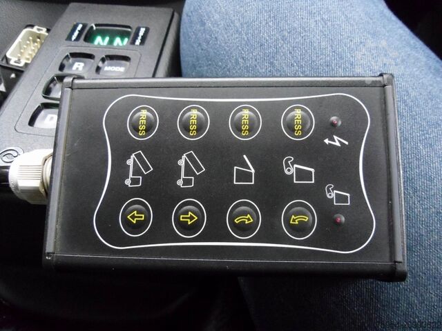 Măturătoare stradală Mercedes-Benz Atego 1323 LKO 4x2 / Themis S7BD