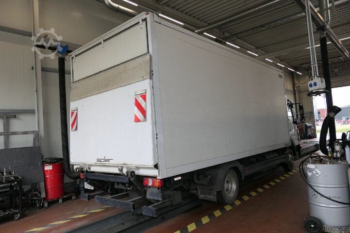 Camion avec caisse Mercedes-Benz Atego 3 4x2