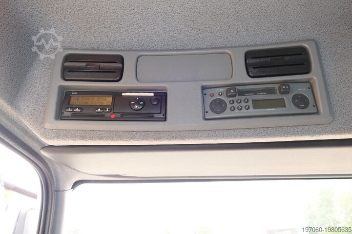 Camion avec caisse Mercedes-Benz Atego 3 4x2