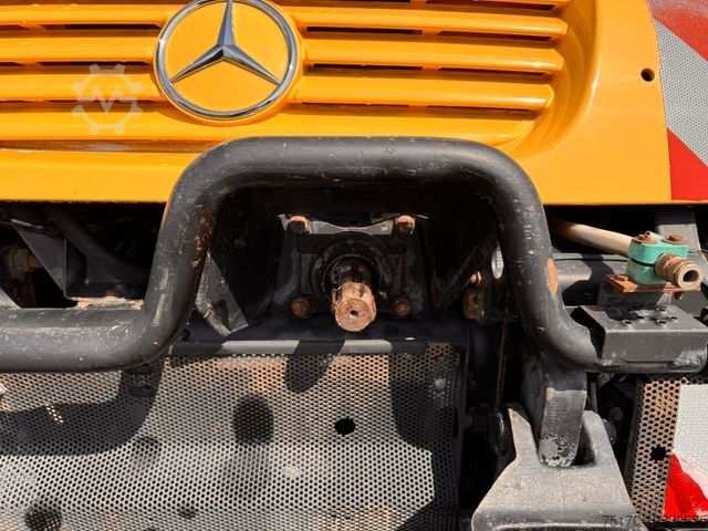 Camião de plataforma MERCEDES-BENZ Unimog U300 4x4 Vario-Pilot
