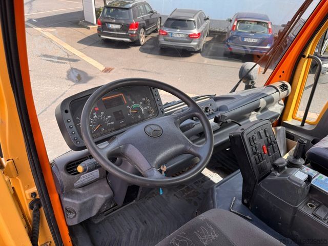 Camião de plataforma MERCEDES-BENZ Unimog U300 4x4 Vario-Pilot