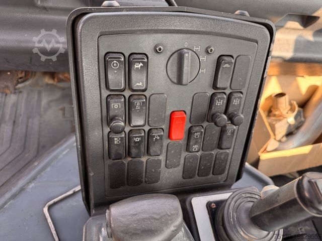 Camião de plataforma MERCEDES-BENZ Unimog U300 4x4 Vario-Pilot