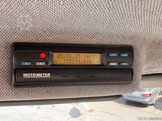 Camião de plataforma MERCEDES-BENZ Unimog U300 4x4 Vario-Pilot