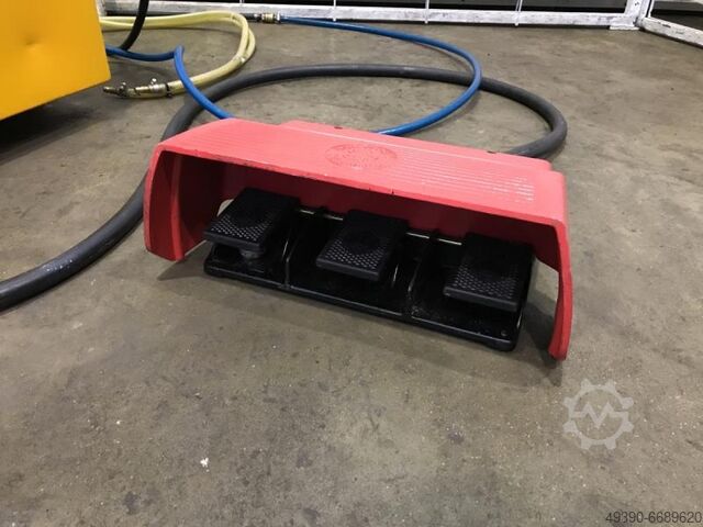 AC-puntlasmachine, projectielasmachine, AC-weerstandslasmachine ARO MA 350 DC