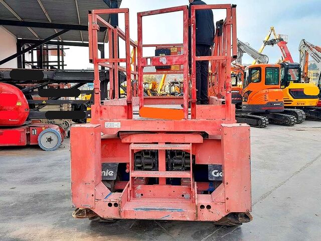 Schaarhoogwerker GENIE GS 2668 RT