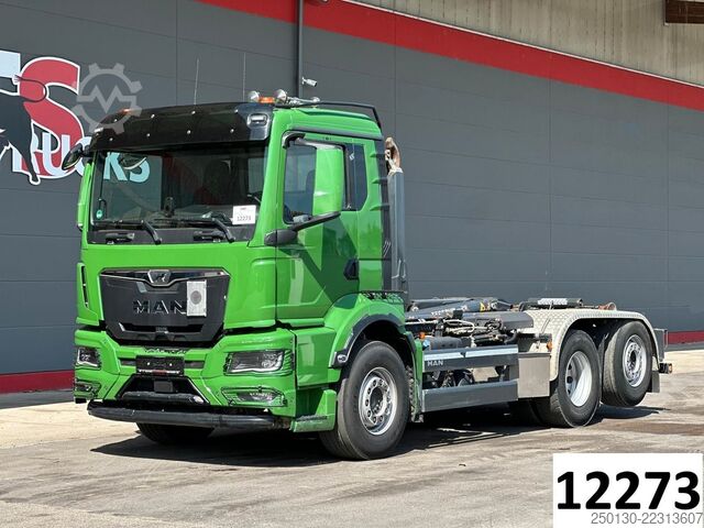 Haakarm vrachtwagen MAN TGS 26.520 6x2 BL MEIILLER RS21.60 AK