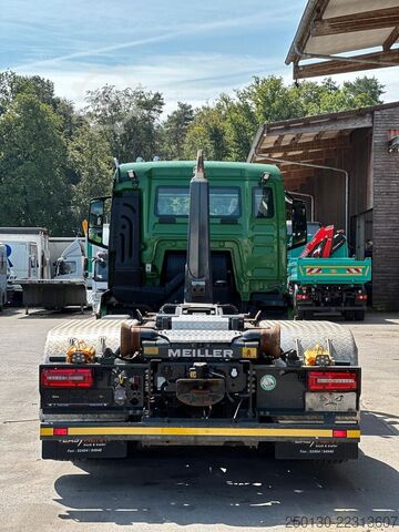 Haakarm vrachtwagen MAN TGS 26.520 6x2 BL MEIILLER RS21.60 AK