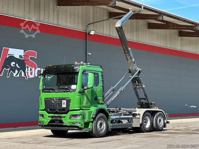 Haakarm vrachtwagen MAN TGS 26.520 6x2 BL MEIILLER RS21.60 AK