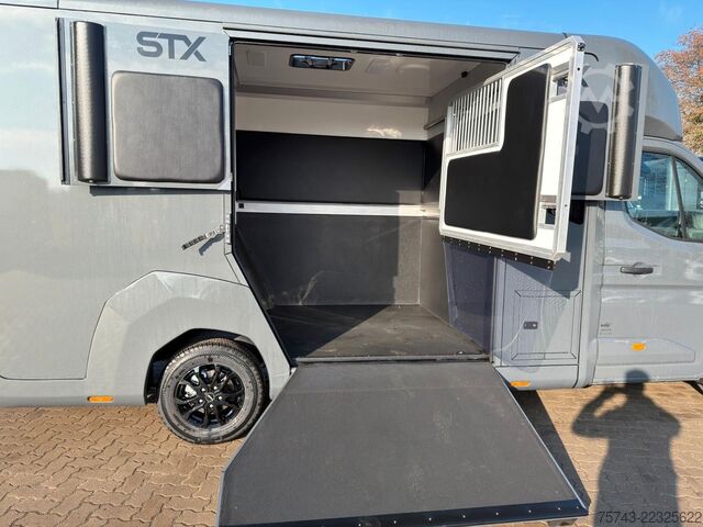 Camión de ganado RENAULT Master STX 5 Sitzer Haras ex. Lang Automatik