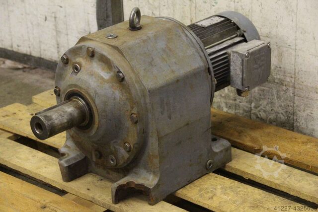 Tandwielmotor 2,2 kW 11 tpm Lenze R93 DFT100LS4/TF