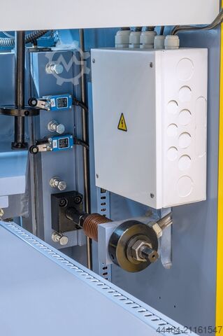 Guilhotina hidráulica Bernardo HST 1300 x 4