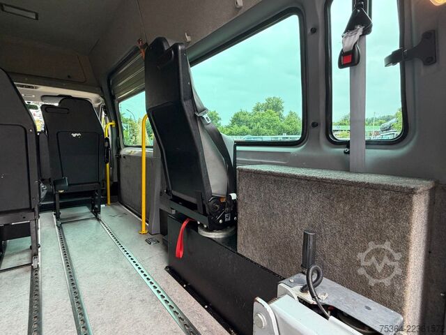 Minibus FORD Transit 2.0 TdCi 74 Kw L2H3 9 Sitze+Lift+Klima
