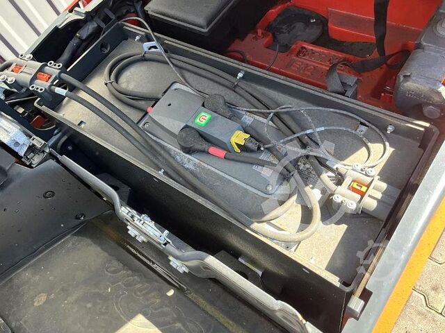 Elektrische vorkheftruck 3 wielen Linde E12-02
