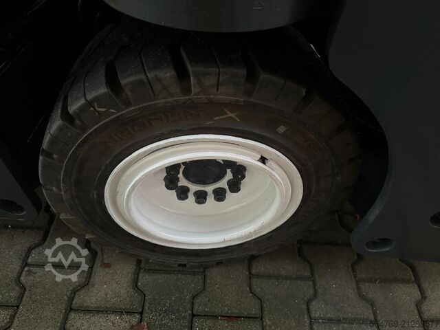 Négyirányú targoncát Combilift C2500 /perfect /compact/Only 4819 hours