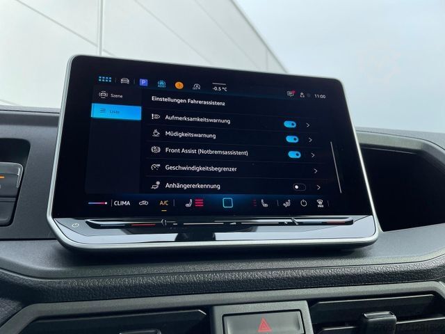 Pick-up van VOLKSWAGEN Crafter Pritsche 35 DOKA MR 4M TEMP KLIMA AHK