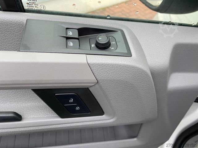 Pick-up van VOLKSWAGEN Crafter Pritsche 35 DOKA MR 4M TEMP KLIMA AHK