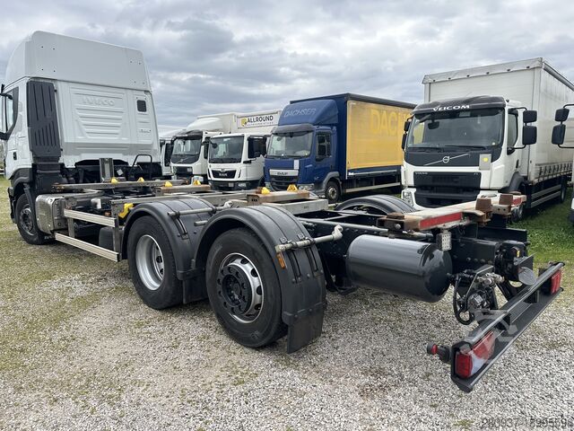 Caisse mobile avec plate-forme et bâche Iveco AS 260 S48