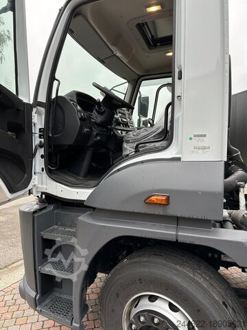 Vrachtwagen met bakwagen Ford Trucks 1833 4x2 - 1 jaar garantie