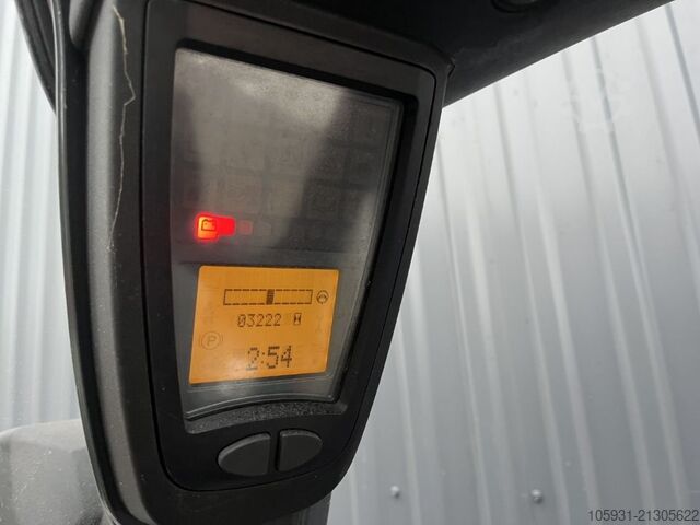 Electric 4-wheel forklift Linde E35L